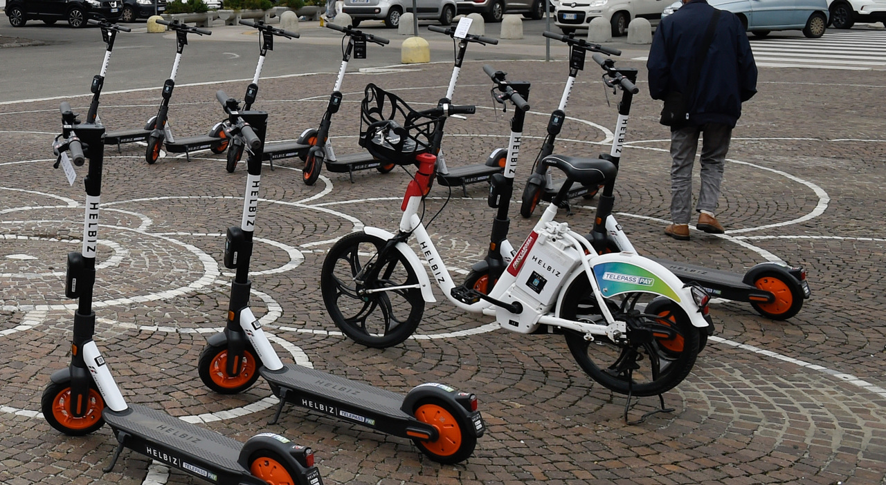 Mobilità Elettrica
 
Biciclette e motocicli elettrici,Rastrelliere per bici, Rastrelliere per monopattini, Fermaruote per parcheggi