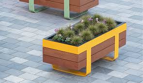 Arredo Esterno Panchine, fioriere, posacenere, cestini porta rifiuti.